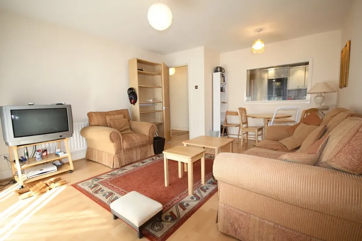 Studio flat in W1T Photo-1