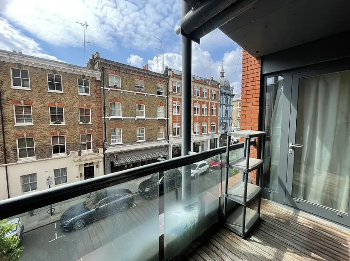 Studio flat in W1T Photo-2