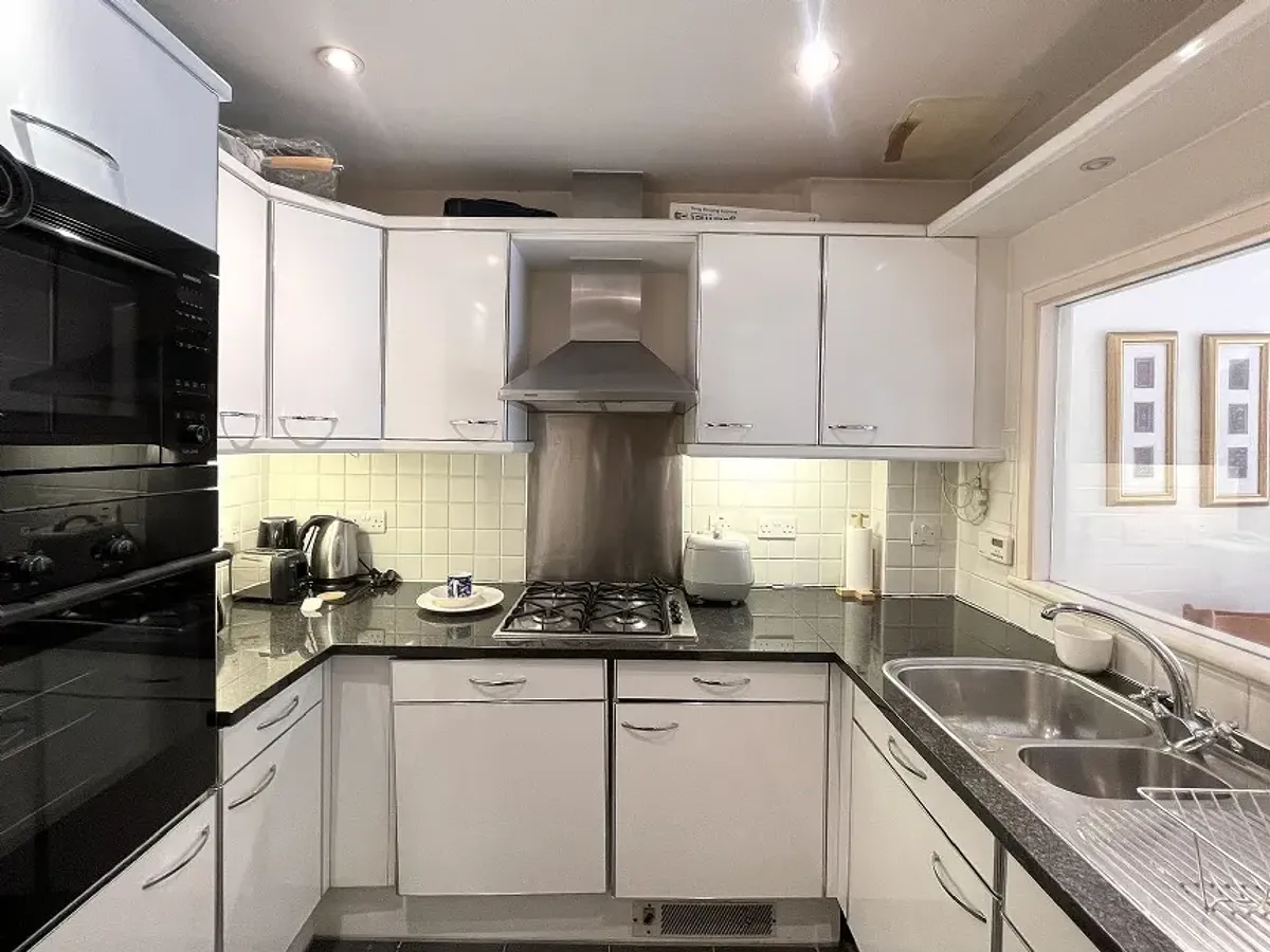 Studio flat in W1T Photo-3