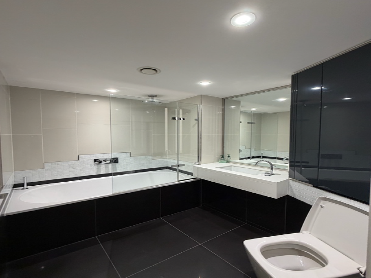 2 bed flat in EC1V Photo-6