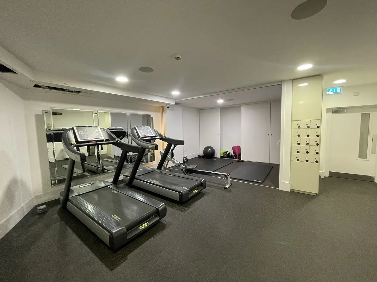 2 bed flat in EC1V Photo-10