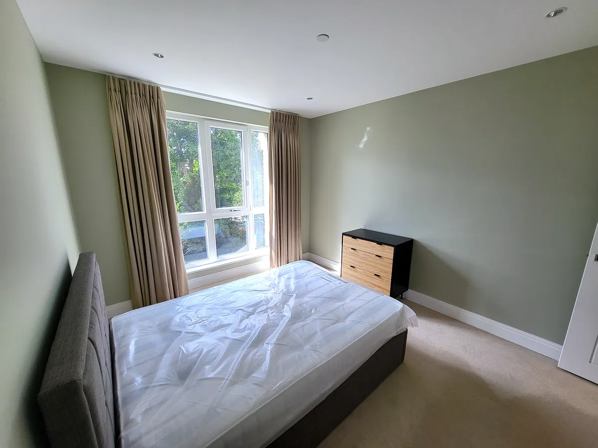1 bed flat in TW11 Photo-2