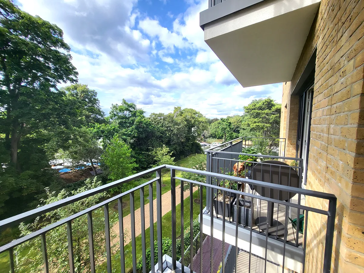 1 bed flat in TW11 Photo-3