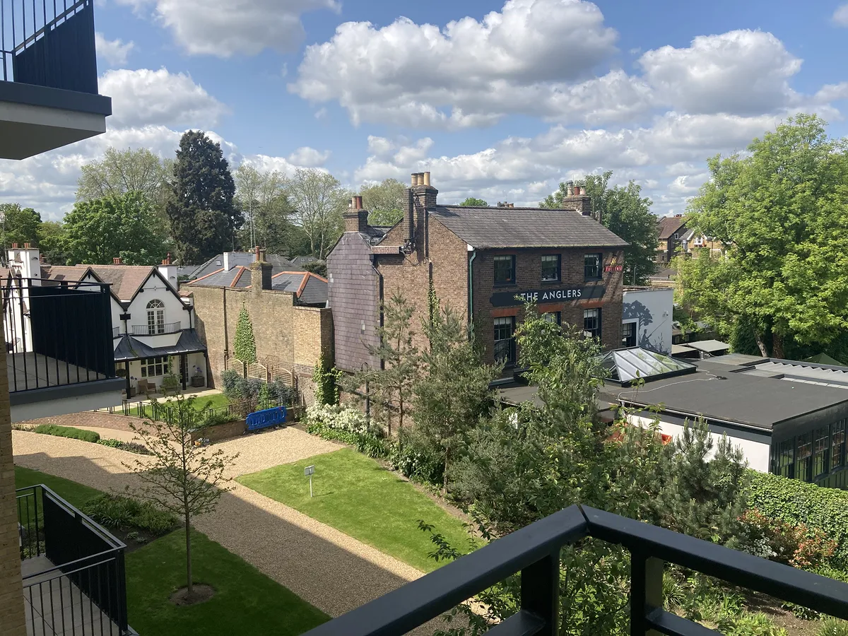 1 bed flat in TW11 Photo-9