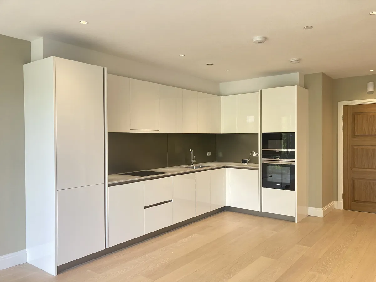 1 bed flat in TW11 Photo-11