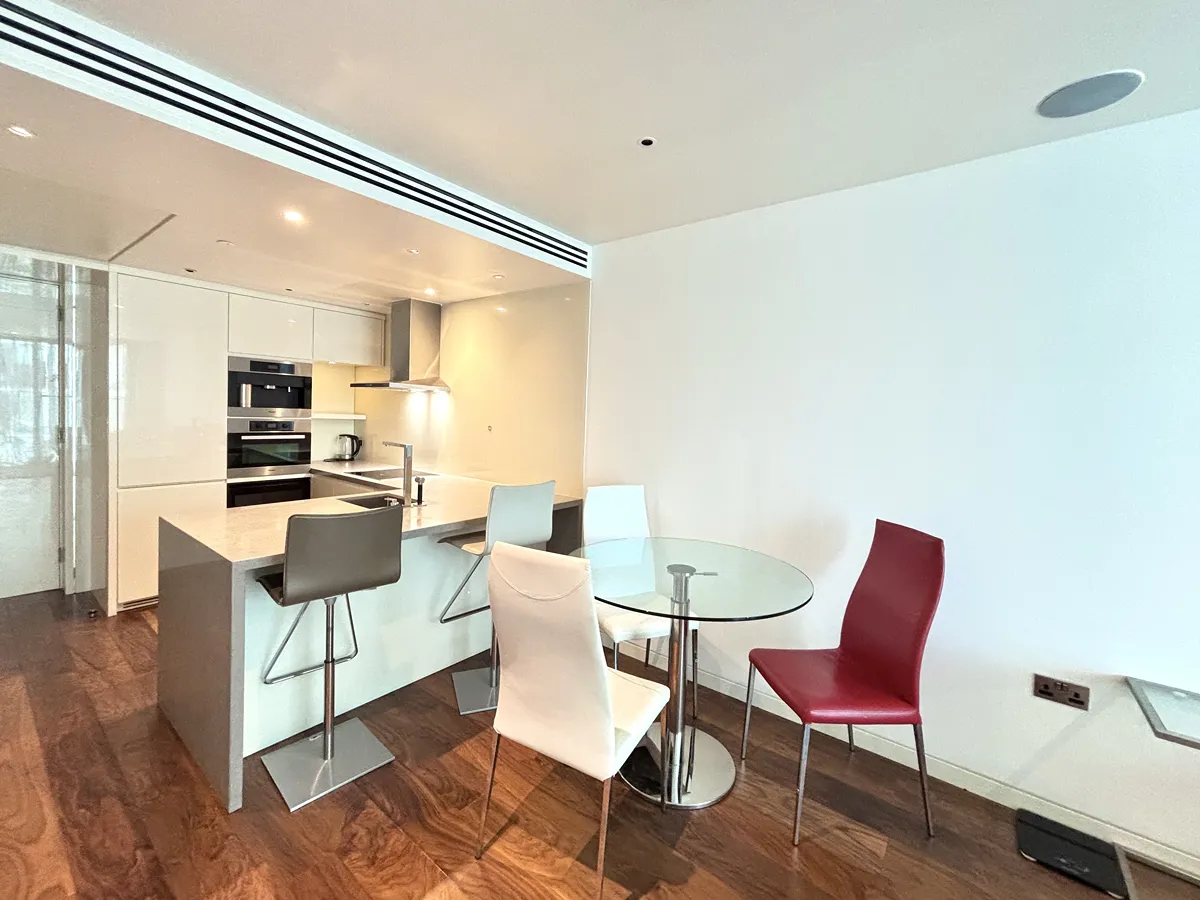 1 bed flat in EC2Y Photo-4