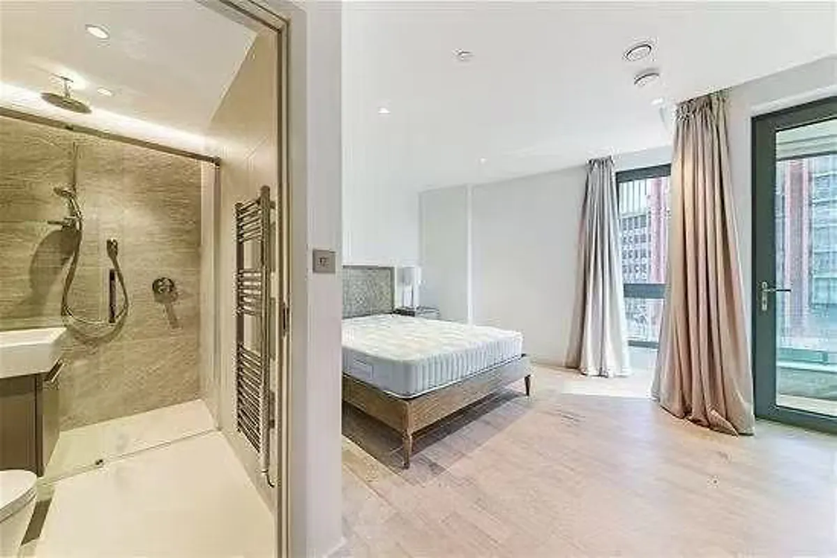 2 bed flat in N1C Photo-5
