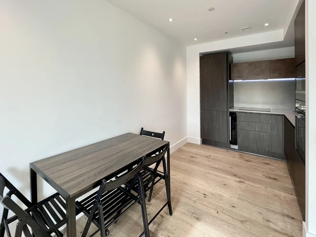 1 bed flat in SW8 Photo-3