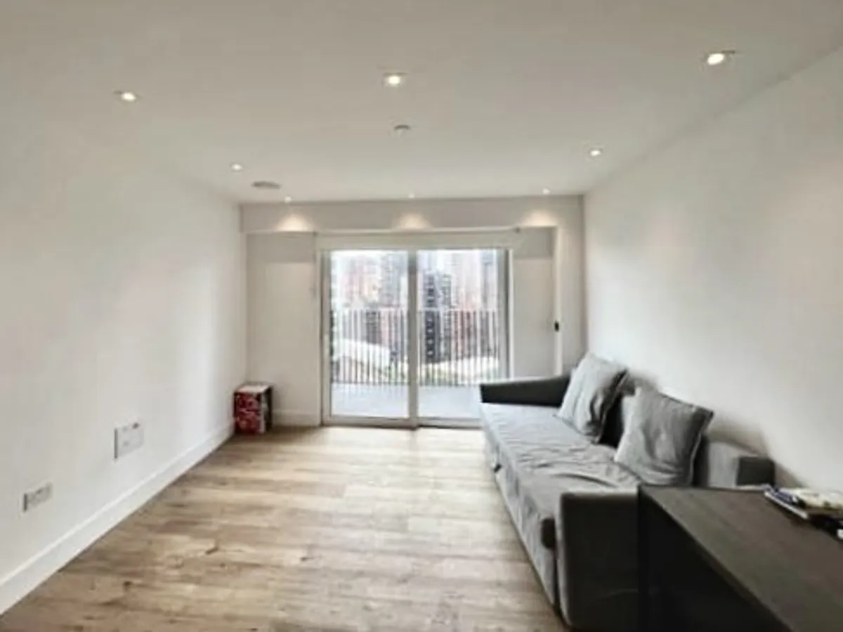 1 bed flat in SW8 Photo-6