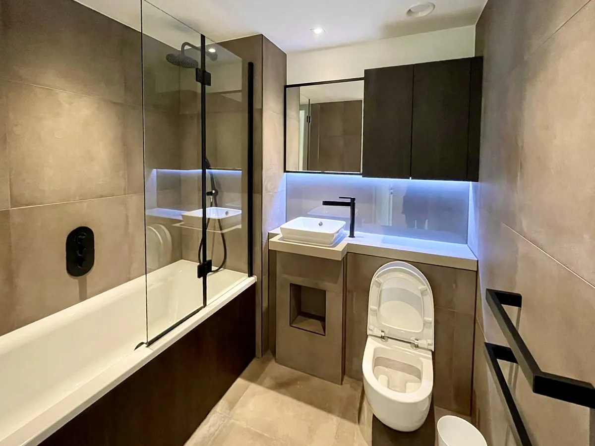 1 bed flat in SW8 Photo-9