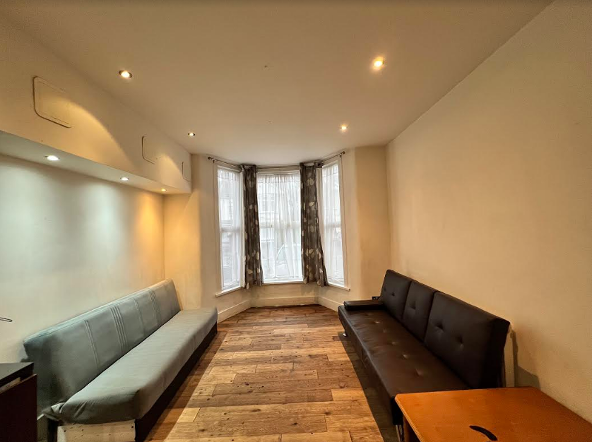 1 bed flat in IG1 Photo-5