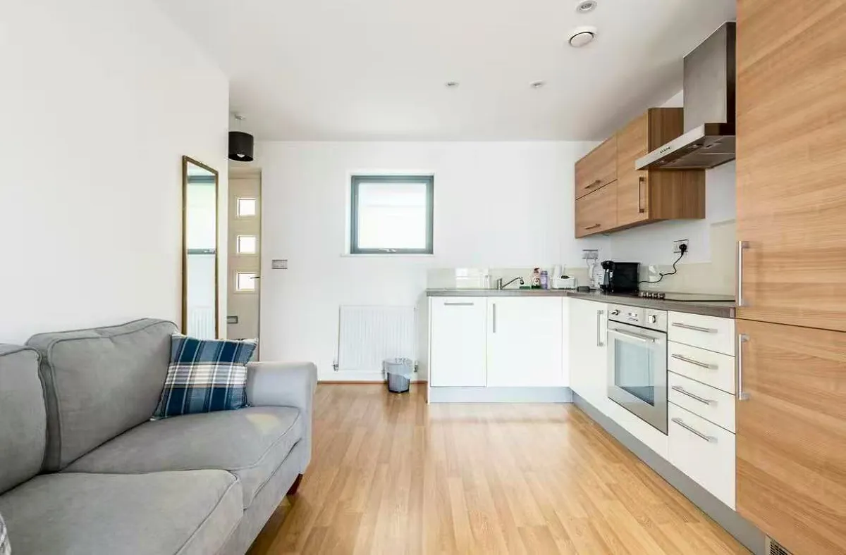 Studio flat in E3 Photo-3
