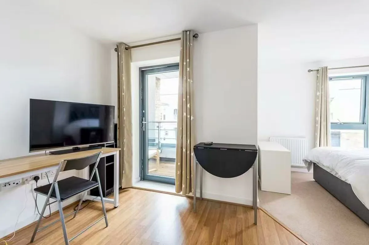 Studio flat in E3 Photo-12