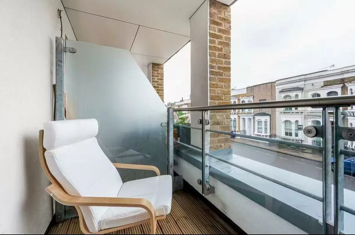 Studio flat in E3 Photo-14