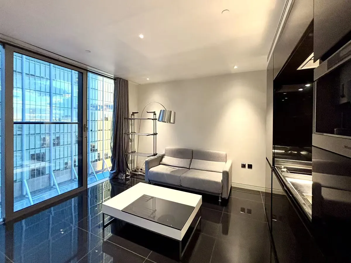 Studio flat in EC2Y Photo-2