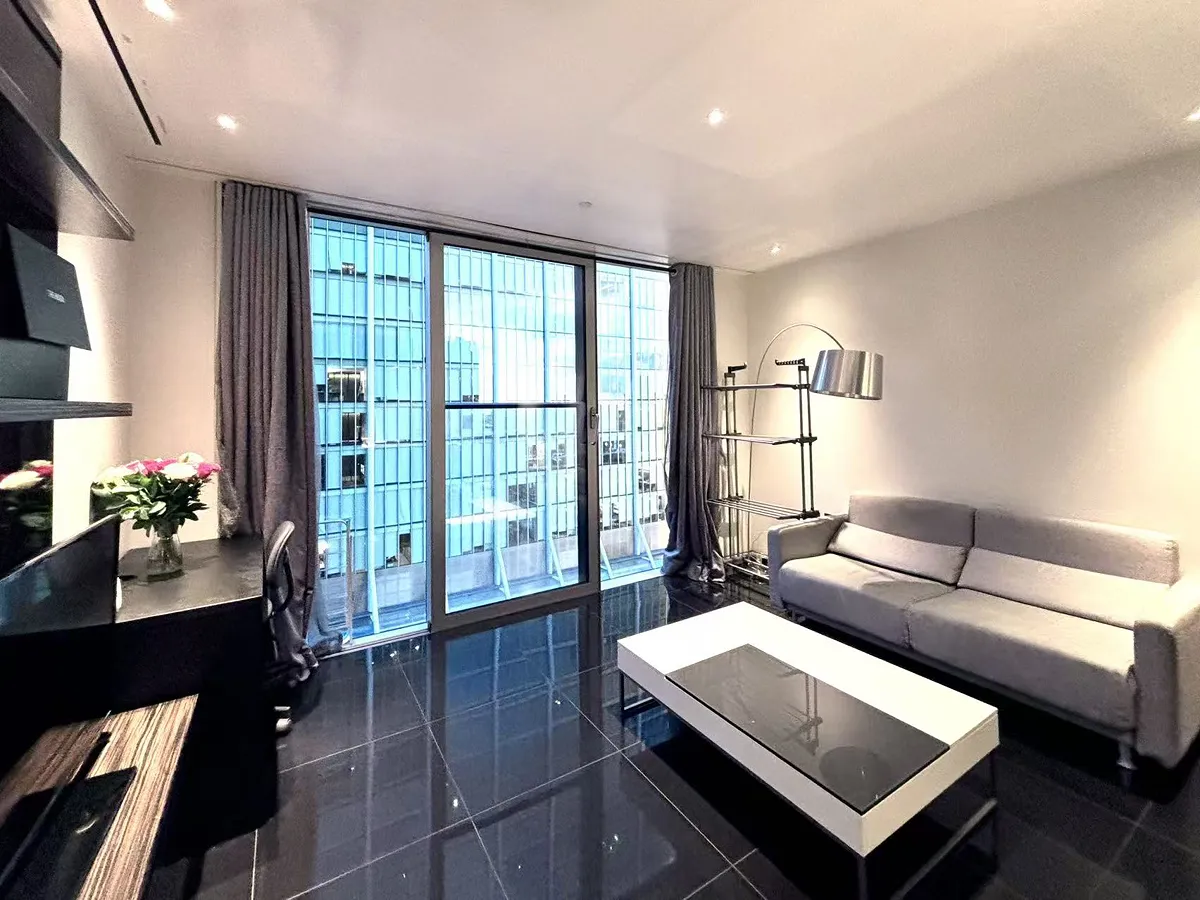 Studio flat in EC2Y Photo-4