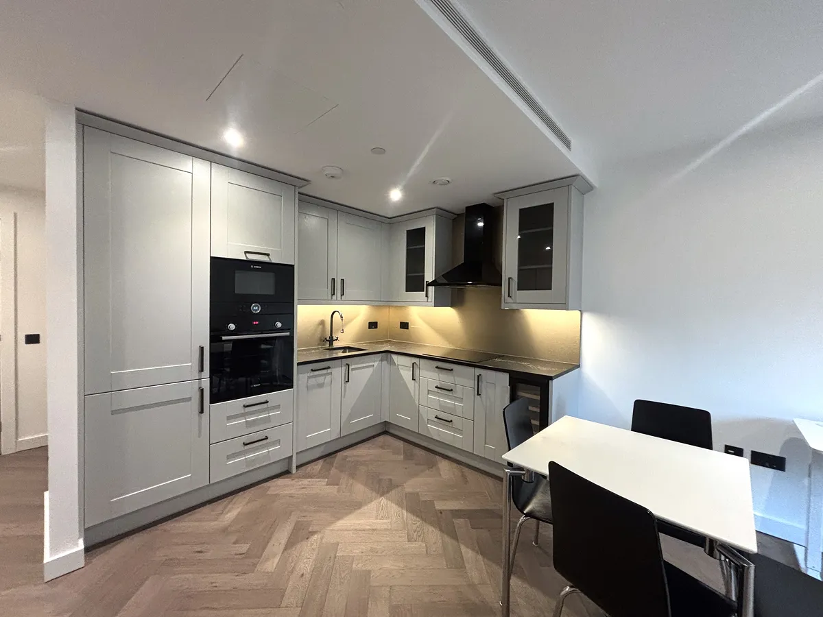 1 bed flat in E1W Photo-3