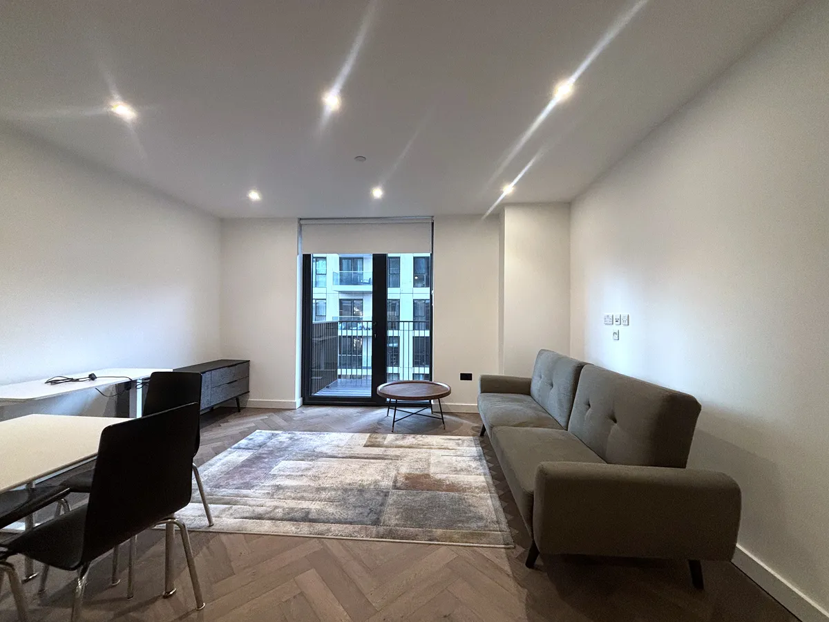 1 bed flat in E1W Photo-2