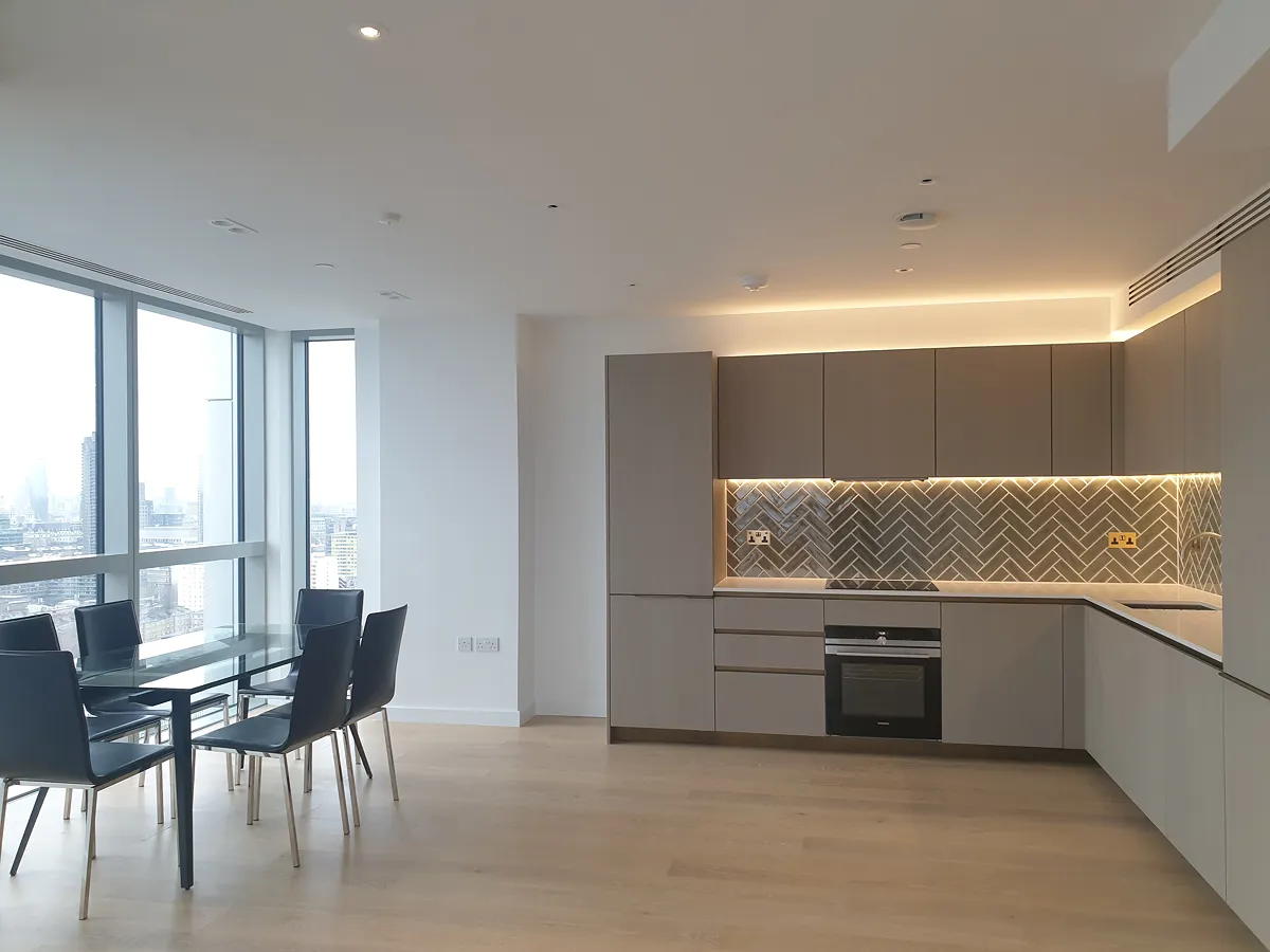 3 bed flat in EC1V Photo-2