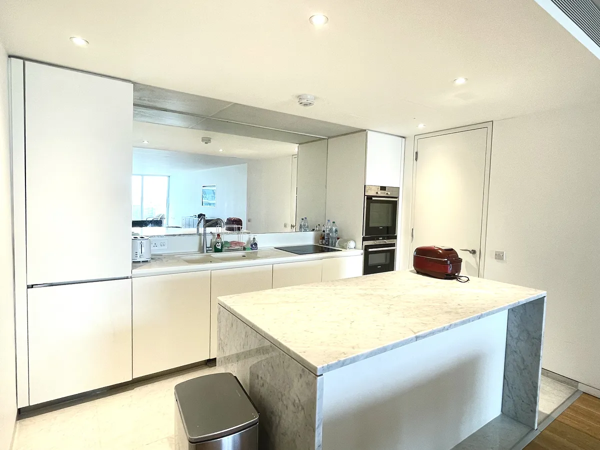 3 bed flat in SW11 Photo-6