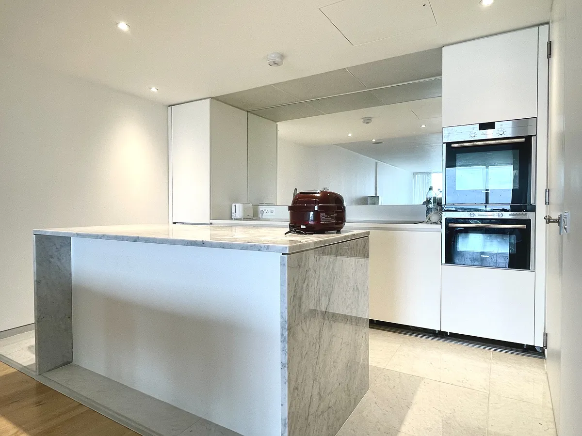 3 bed flat in SW11 Photo-7