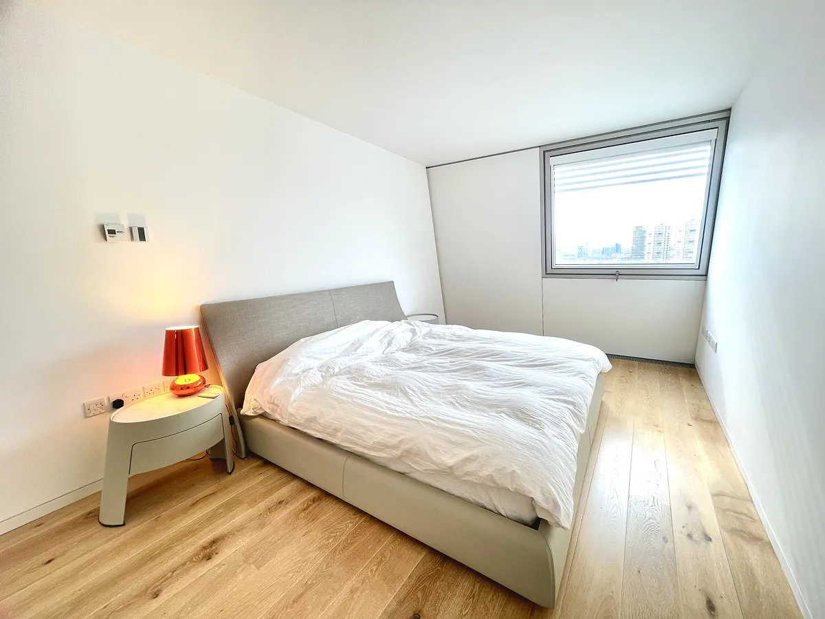 3 bed flat in SW11 Photo-10