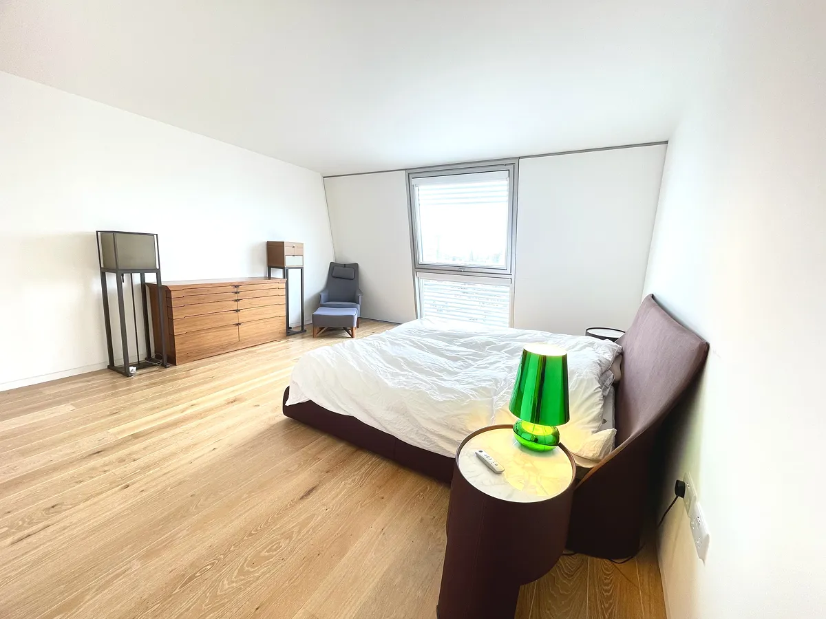 3 bed flat in SW11 Photo-9