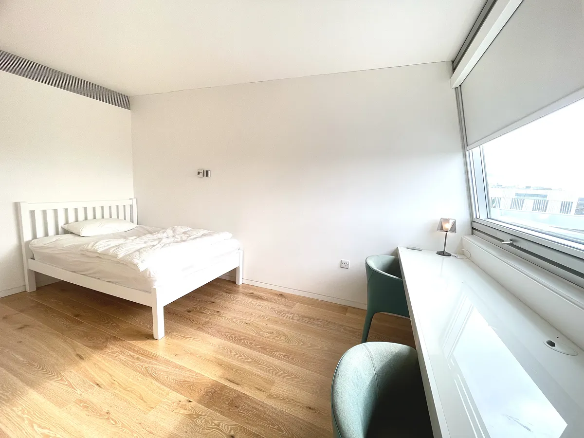 3 bed flat in SW11 Photo-12