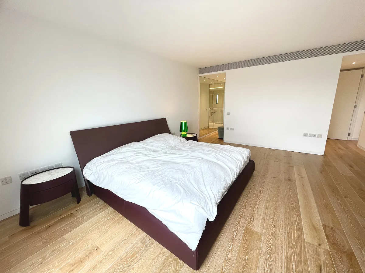 3 bed flat in SW11 Photo-13
