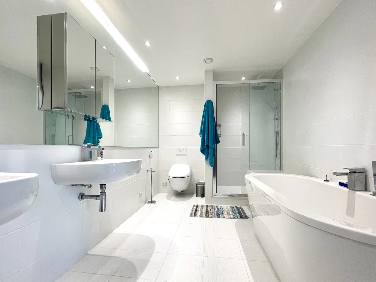 3 bed flat in SW11 Photo-15