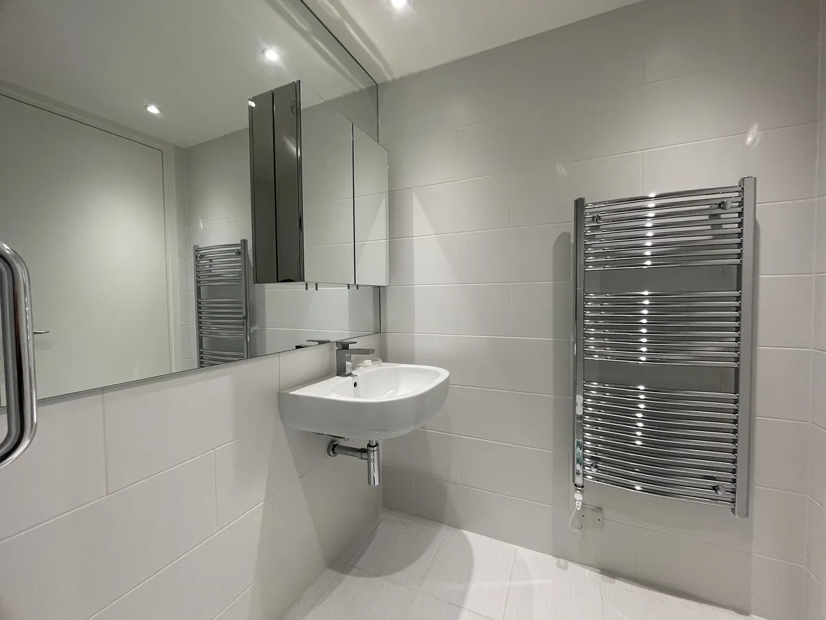 3 bed flat in SW11 Photo-16