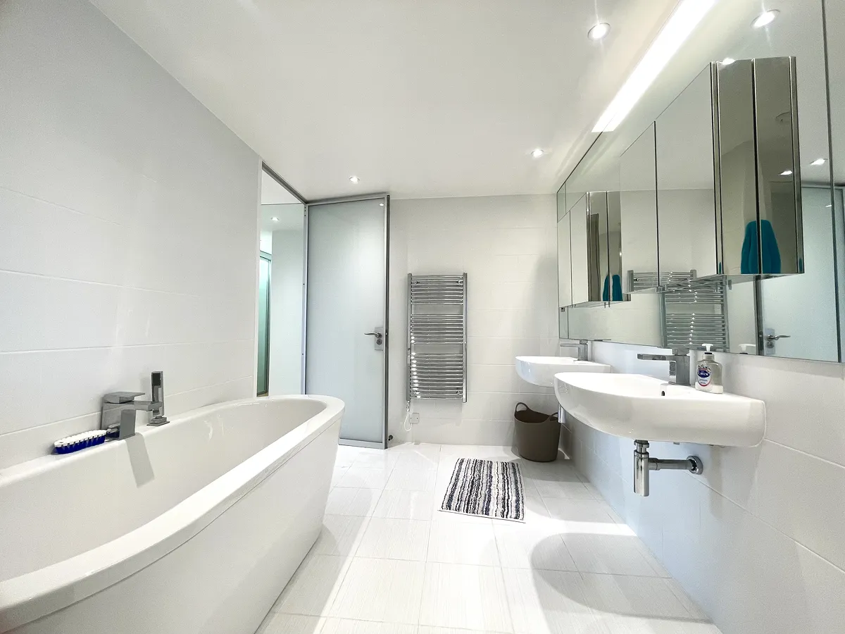 3 bed flat in SW11 Photo-19