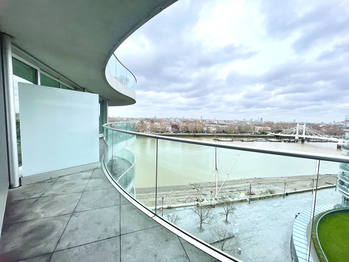 3 bed flat in SW11 Photo-21