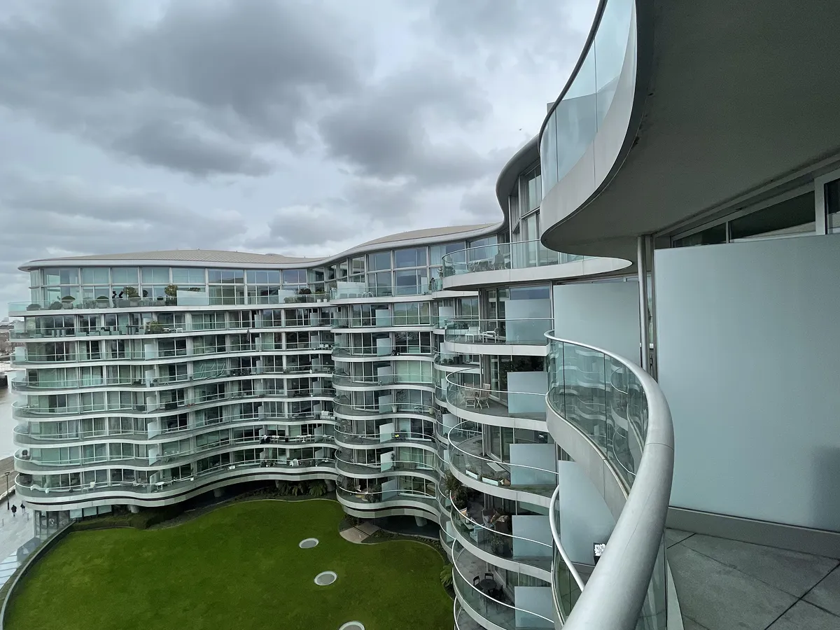 3 bed flat in SW11 Photo-24