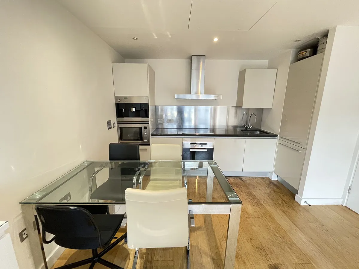 2 bed flat in SW1W Photo-3