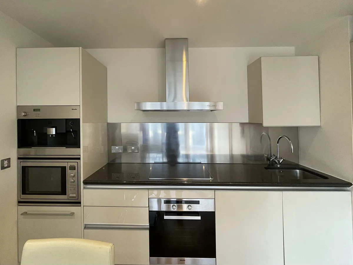 2 bed flat in SW1W Photo-2