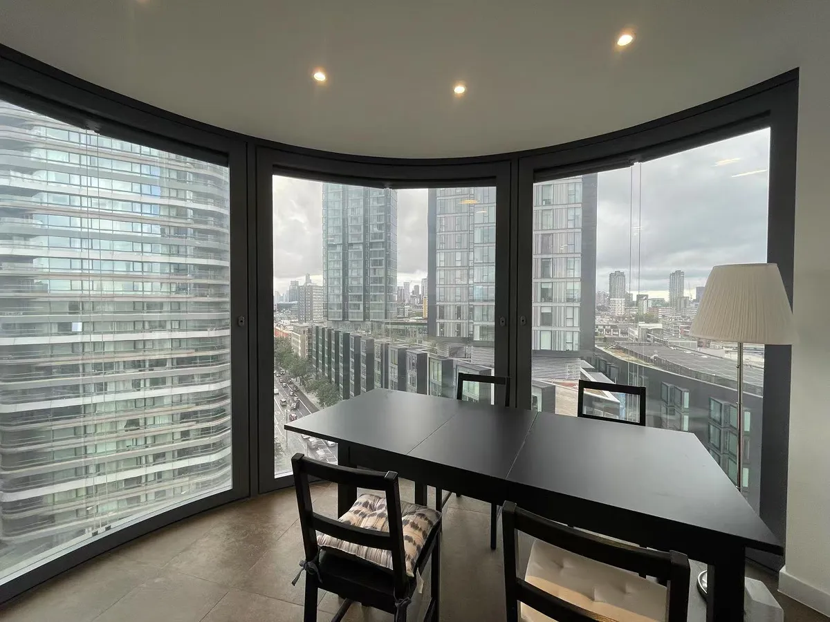 2 bed flat in EC1V Photo-3
