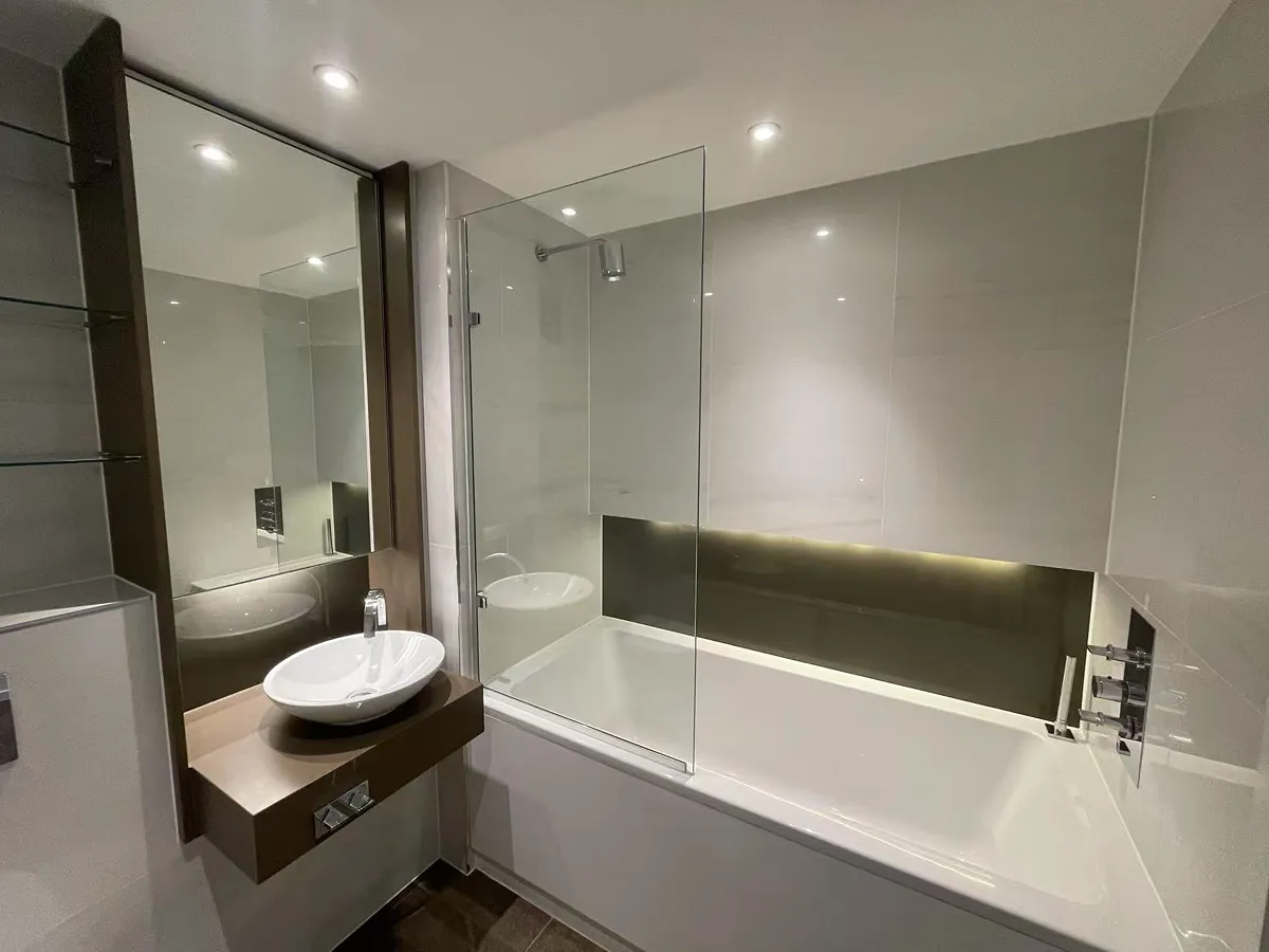2 bed flat in EC1V Photo-6