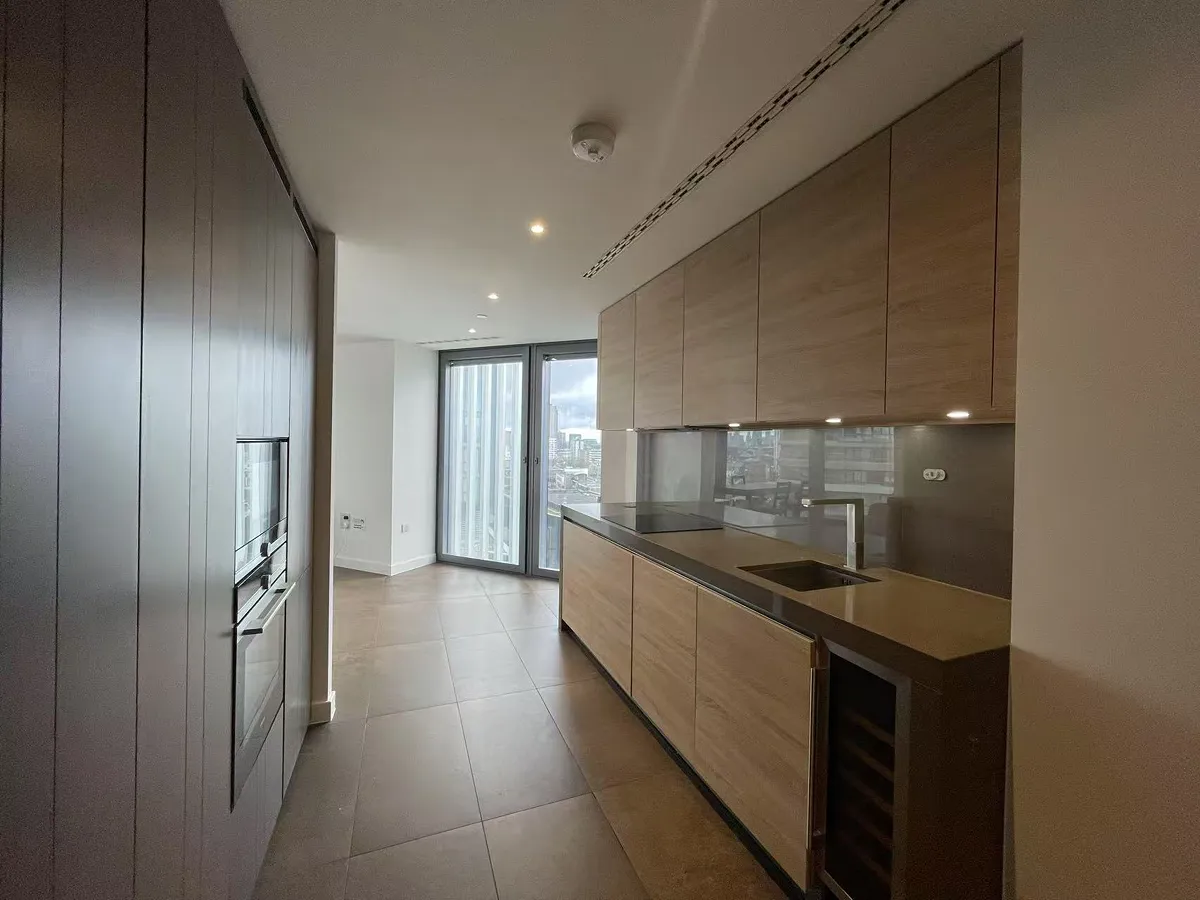 2 bed flat in EC1V Photo-7