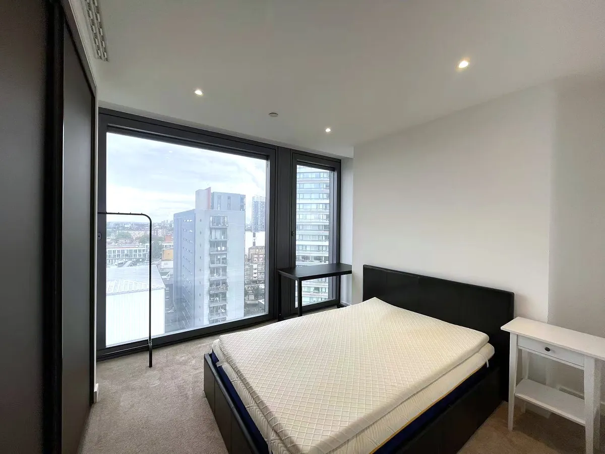 2 bed flat in EC1V Photo-8