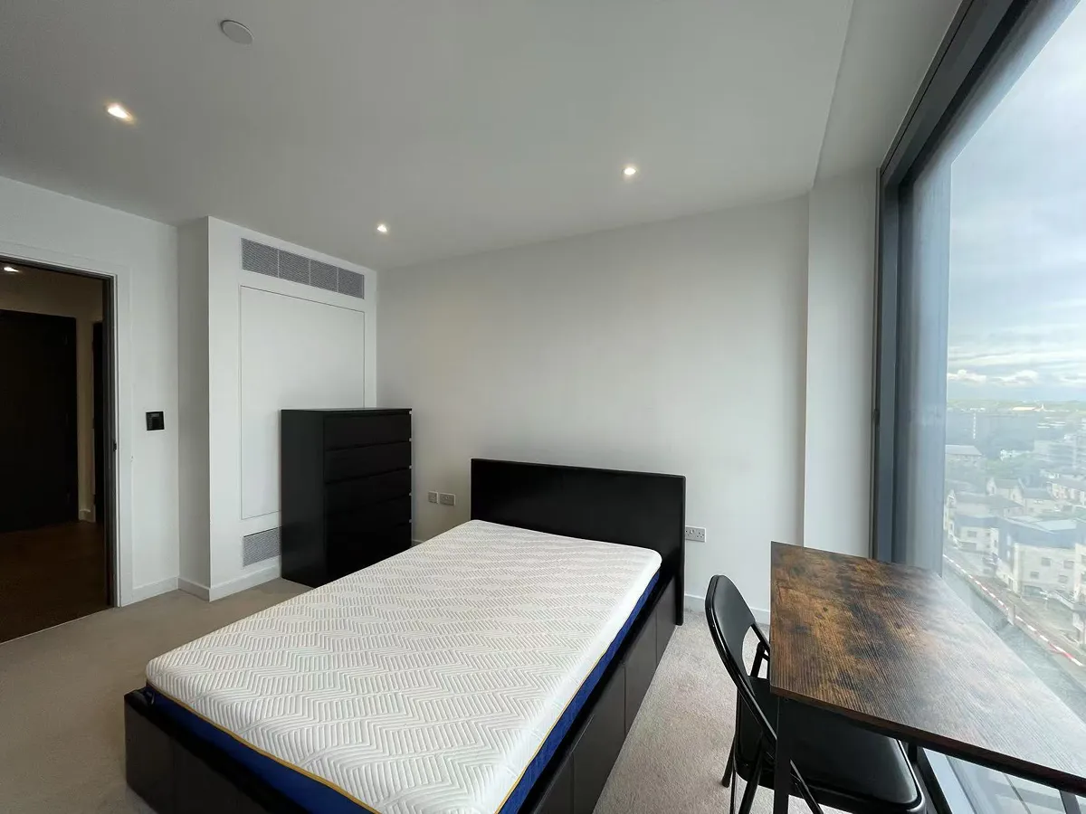 2 bed flat in EC1V Photo-9