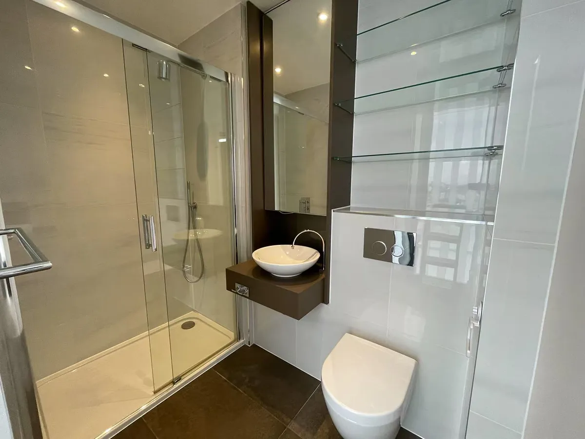 2 bed flat in EC1V Photo-12