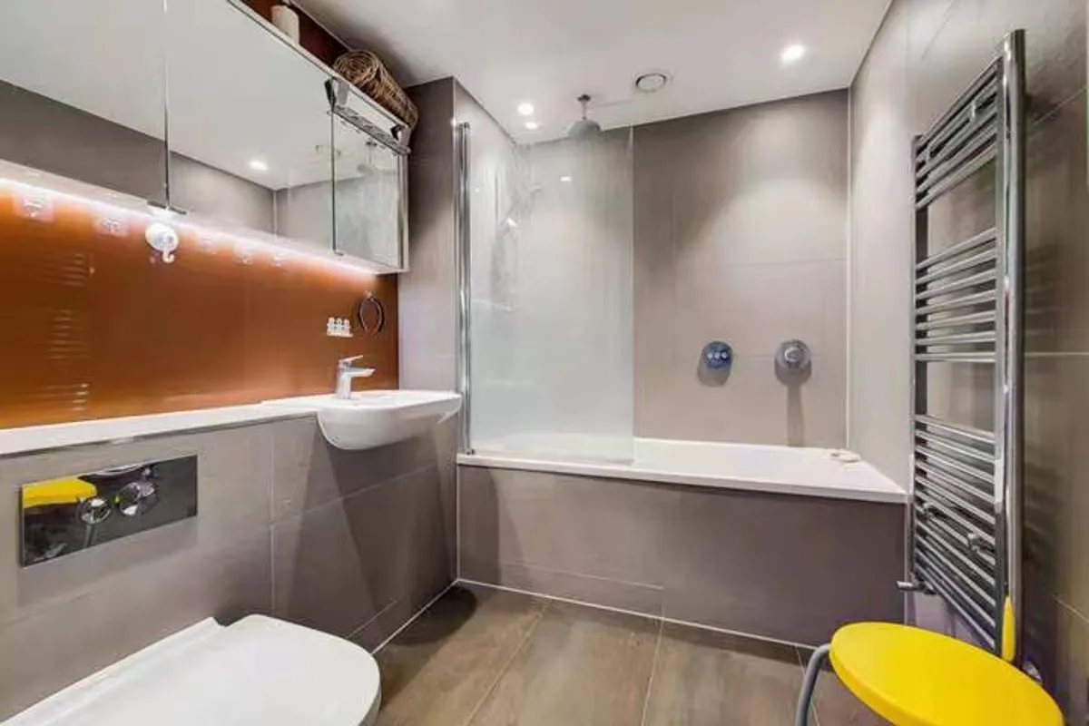 2 bed flat in E8 Photo-6