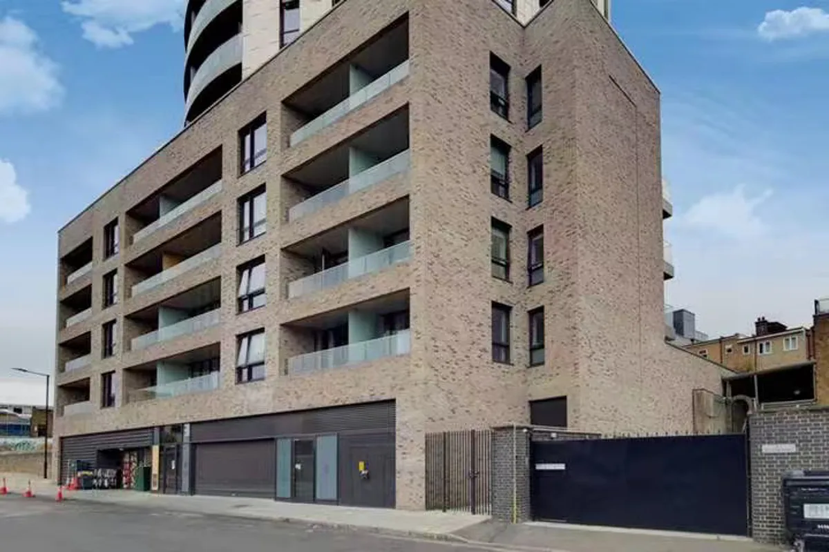 2 bed flat in E8 Photo-8