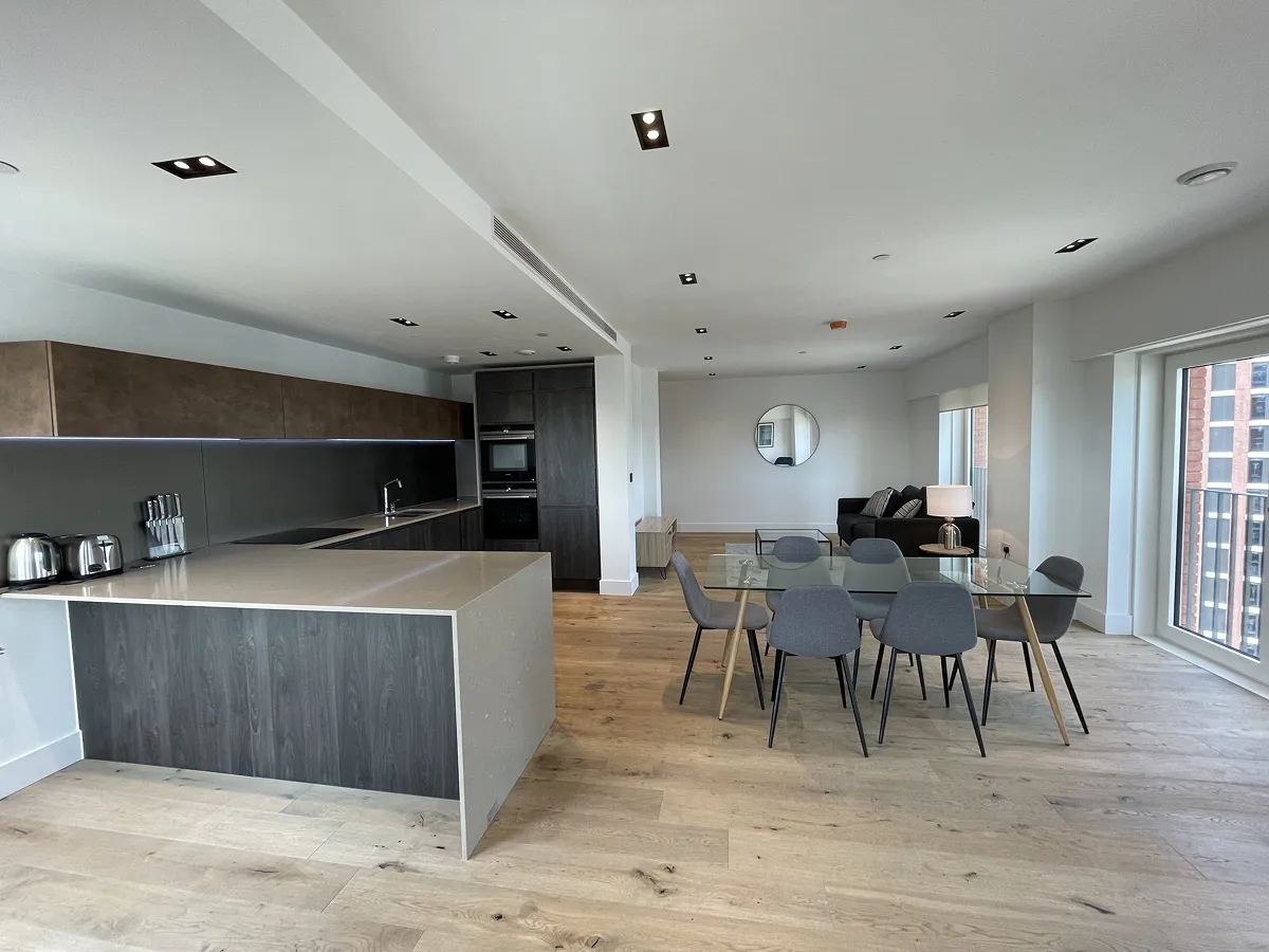 3 bed flat in SW8 Photo-6