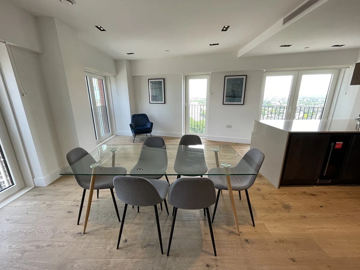 3 bed flat in SW8 Photo-7