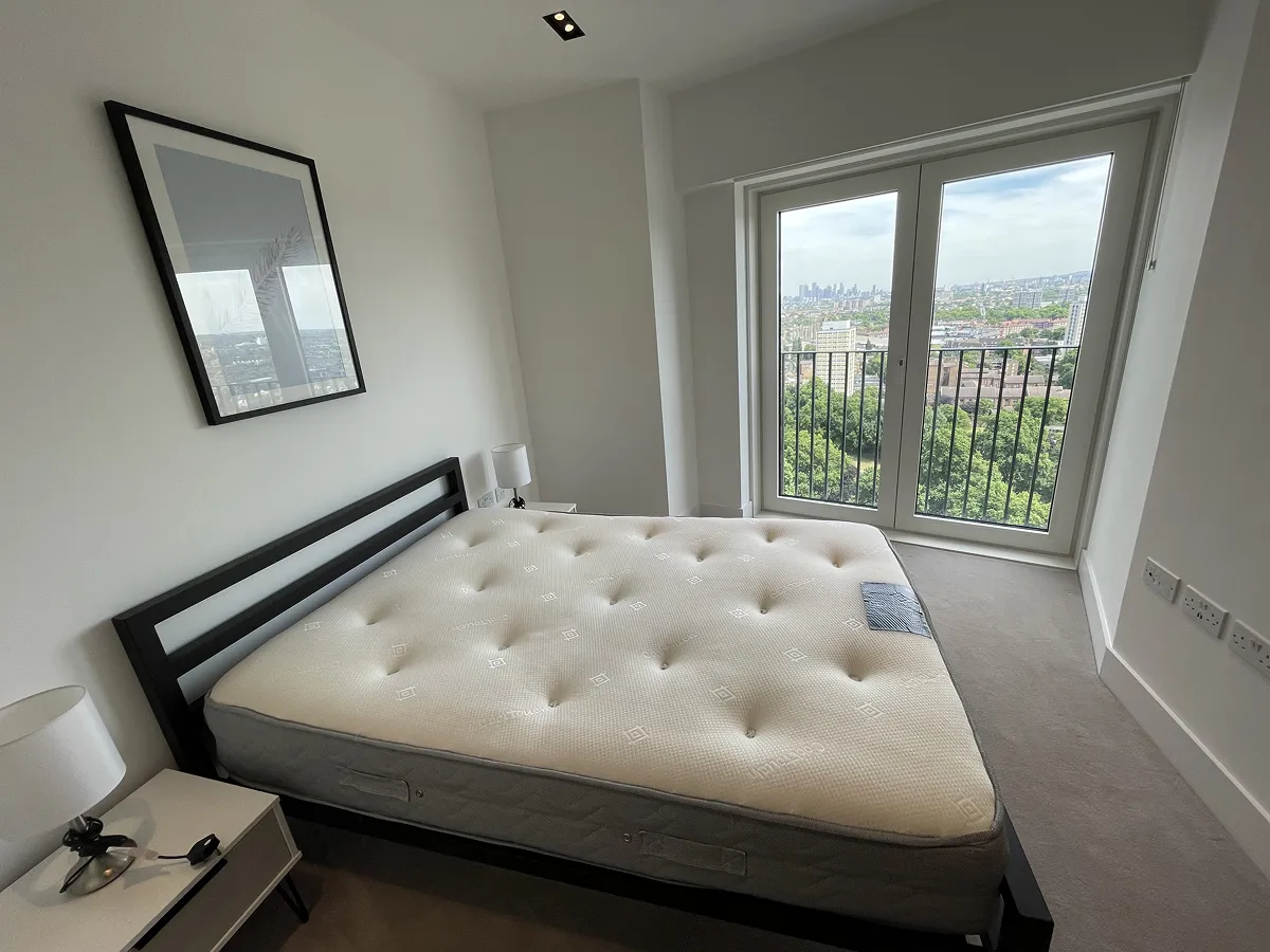 3 bed flat in SW8 Photo-8