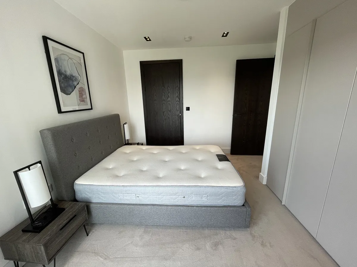 3 bed flat in SW8 Photo-11