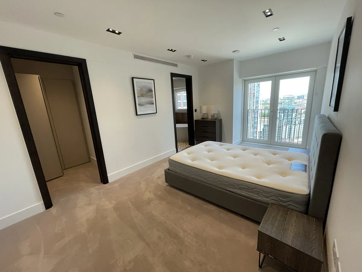 3 bed flat in SW8 Photo-12