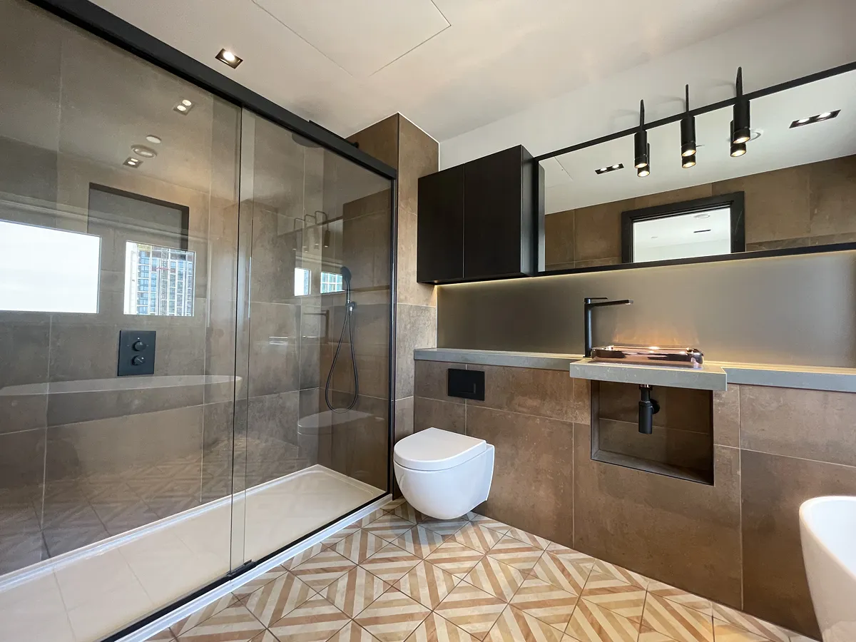 3 bed flat in SW8 Photo-17
